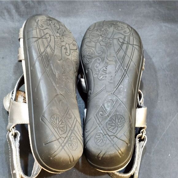 YUU WOMEN'S OPEN-TOE MULTI-STRAPS SLIP-ON SANDAL - Picture 15 of 16